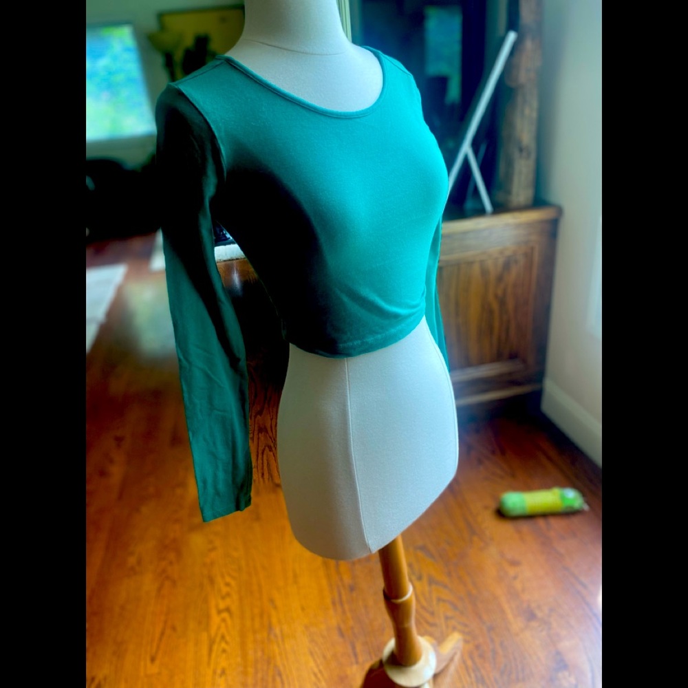 Forever 21 crop top emerald green so striking long sleeves